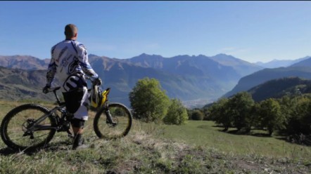 Summer-in-rhone-Alpes-video-5022-442-251